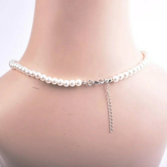 Elegant and Female Pearl Necklace - Picture 3 of 4